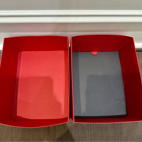 Authentic Diptyque gift box with sleeve - Picture 9 of 10